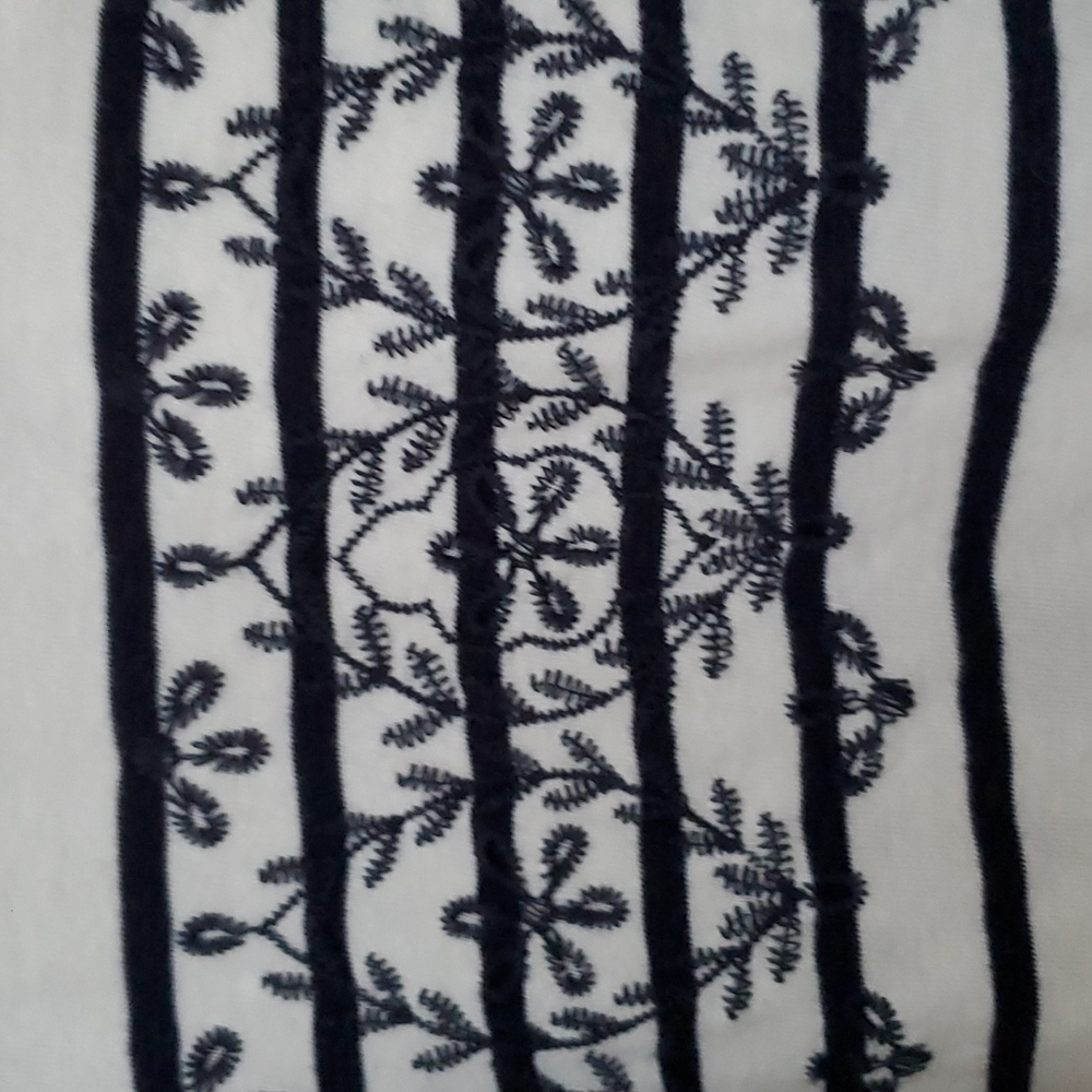 🌷Loft black and white short sleeve top - Picture 4 of 4